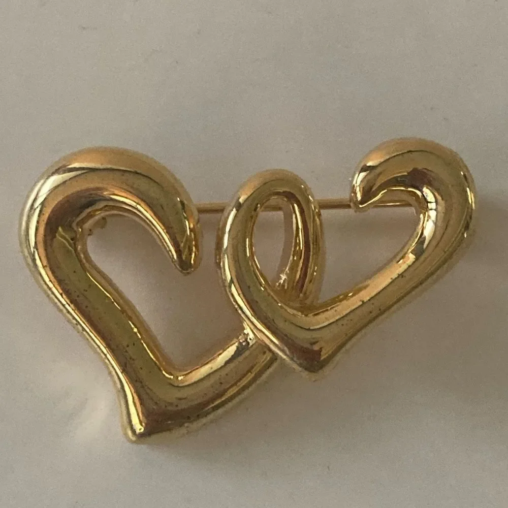 Vintage 80’s Gold tone double heart pin brooch